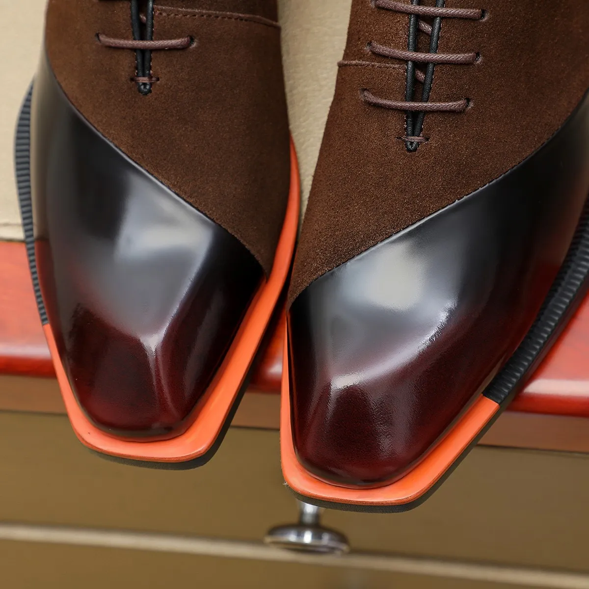 Men's shoes 💰620 💰 Louis Vuitton LV ® Autumn and Winter 🆕 models 🔛Full shoe counter First layer cowhide, 🐂leather lined casual shoes for men, super soft outsole, essential for driving. Counter synchronized original first layer cowhide completely 1:1 mold customization 🌹Top version, 2 colors available! Number: 38-45 (37.46. Customized)
